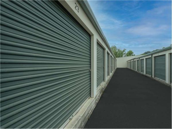 Extra Space Storage - 7499 - Kingsport - Stone Dr - 2417 East Stone Drive