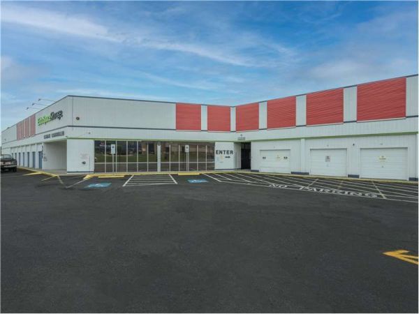 Extra Space Storage - 7499 - Kingsport - Stone Dr - 2417 East Stone Drive