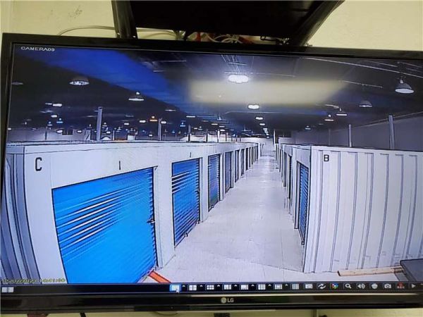 Extra Space Storage - 7499 - Kingsport - Stone Dr - 2417 East Stone Drive