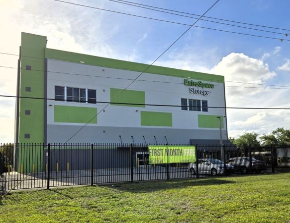 Extra Space Storage - 7574 - Miami - 137th Ave - 590 Northwest 137th Avenue