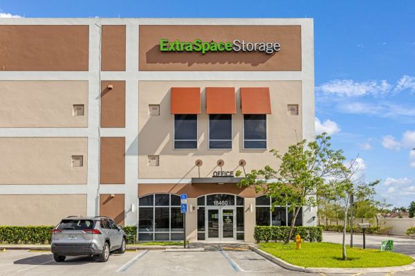 Extra Space Storage - 7575 - Pembroke Pines - 18460 Pines Blvd - 18460 Pines Boulevard