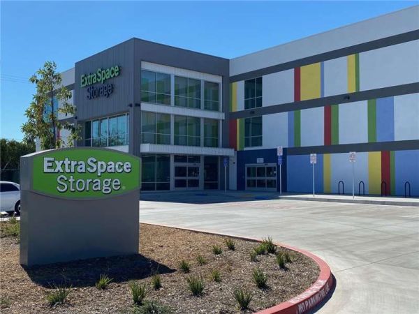 Extra Space Storage - 7626 - Van Nuys - Haskell Ave - 7855 Haskell Avenue