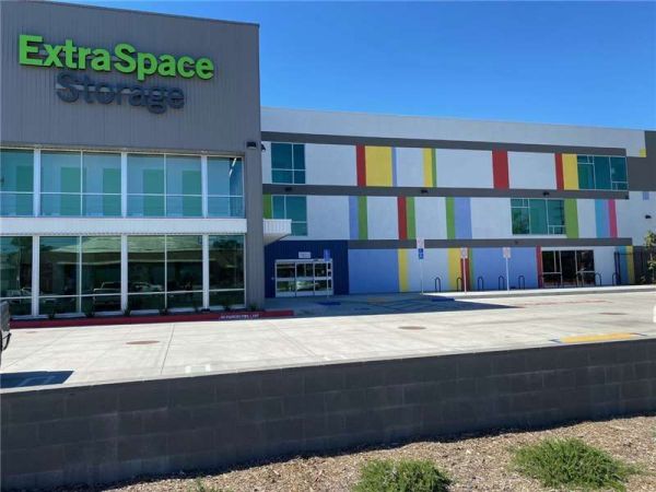 Extra Space Storage - 7626 - Van Nuys - Haskell Ave - 7855 Haskell Avenue