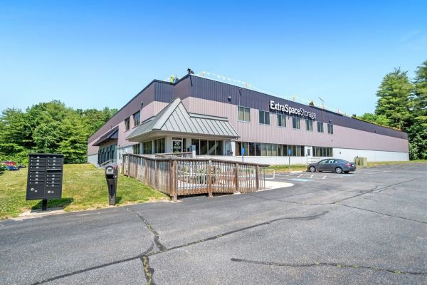 Extra Space Storage - 7645 - Dracut - Commercial Dr - 20 Commercial Drive