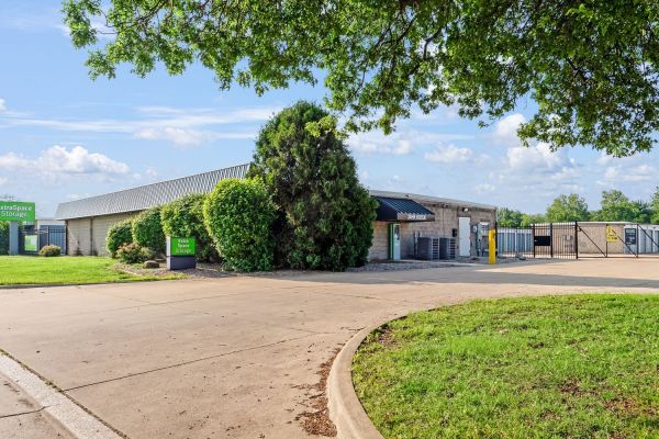 Extra Space Storage - 7649 - Champaign - Lager Drive - 2809 Lager Drive
