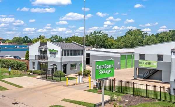 Extra Space Storage - 7650 - Arlington Heights - Hintz Rd - 2500 East Hintz Road