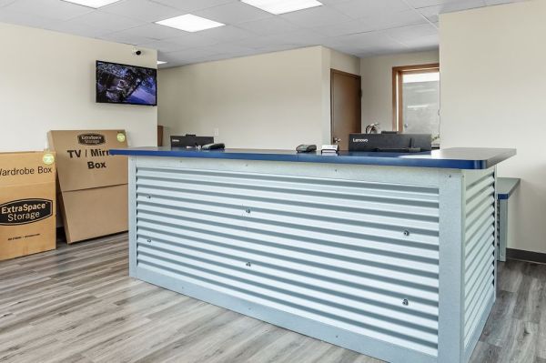 Extra Space Storage - 7650 - Arlington Heights - Hintz Rd - 2500 East Hintz Road