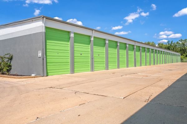 Extra Space Storage - 7650 - Arlington Heights - Hintz Rd - 2500 East Hintz Road