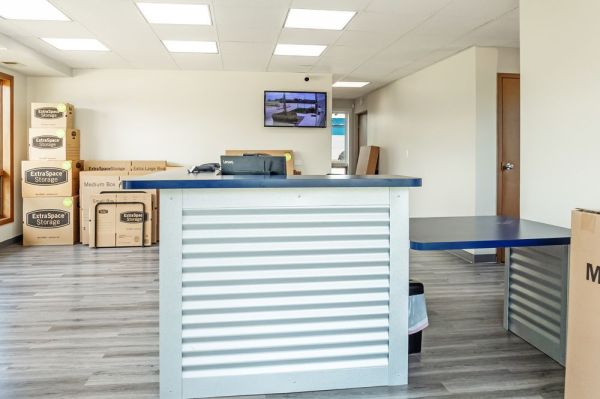 Extra Space Storage - 7650 - Arlington Heights - Hintz Rd - 2500 East Hintz Road