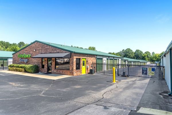 Extra Space Storage - 7658 - Winston-Salem - Clemmonsville Rd - 2589 West Clemmonsville Road