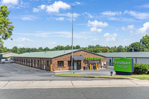 Extra Space Storage - 7659 - Winston-Salem - Westpoint Blvd - 3935 Westpoint Boulevard