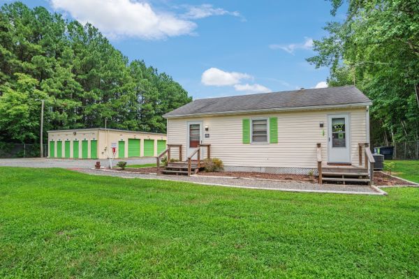 Extra Space Storage - 7668 - White Stone - Mary Ball Rd - 18539 Mary Ball Road