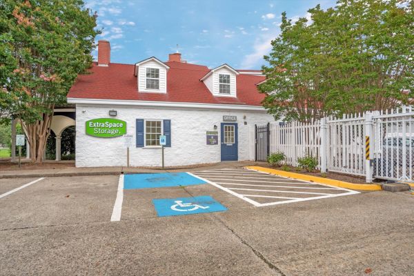 Extra Space Storage - 7692 - Midlothian - Huguenot Road - 1621 Huguenot Road