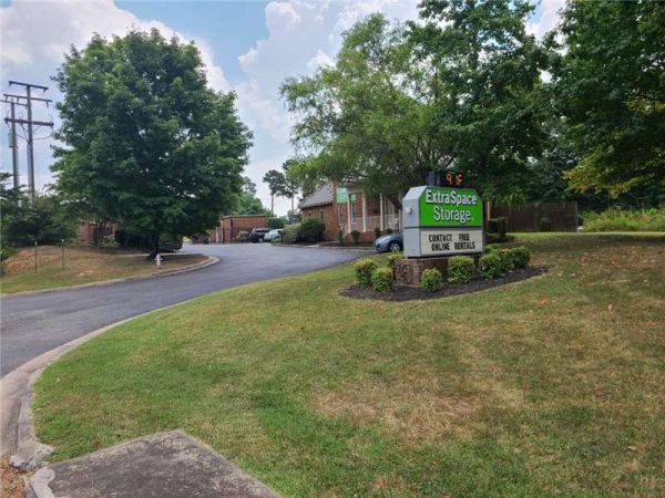 Extra Space Storage - 7693 - Richmond - Parham Rd - 2701 East Parham Road