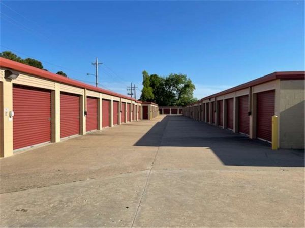 Extra Space Storage - 7698 - Tulsa - 71st St - 1440 East 71st Street