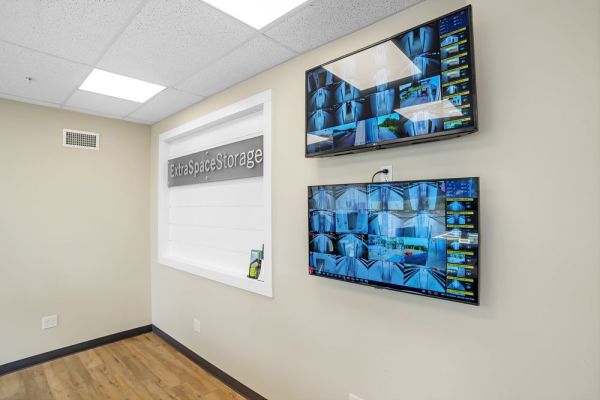 Extra Space Storage - 7716 - North Attleboro - John L Dietsch Square - 25 John L Dietsch Square