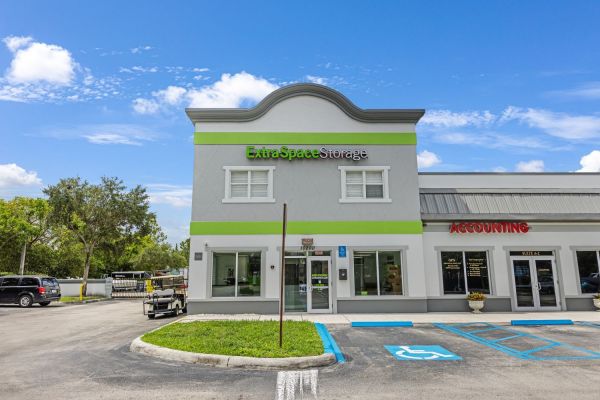 Extra Space Storage - 7732 - Royal Palm Beach - Fox Trail Rd - 10200 Fox Trail Road South