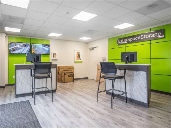 Extra Space Storage - 7762 - Alameda - Mariner Square Dr - 2390 Mariner Square Drive