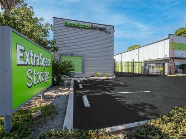 Extra Space Storage - 7788 - Ontario - Airport Drive - 1215 East Airport Drive