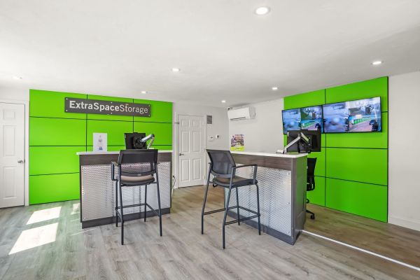 Extra Space Storage - 7798 - Pocasset - MacArthur Blvd - 630 Mac Arthur Boulevard