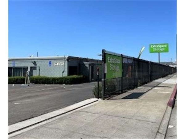 Extra Space Storage - 7826 - Oakland - 12th St - 2615 East 12th Street