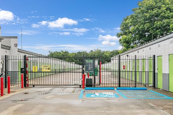 Extra Space Storage - 7863 - Gretna - Whitney Ave - 601 Whitney Avenue