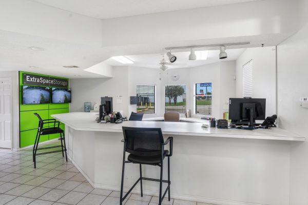 Extra Space Storage - 7919 - Baytown - 4500 Decker Dr - 4500 Decker Drive
