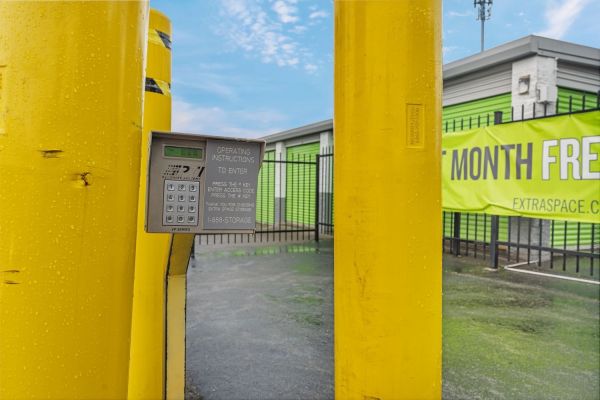 Extra Space Storage - 7965 - Madison - Gallatin Pike - 1210 Gallatin Pike South