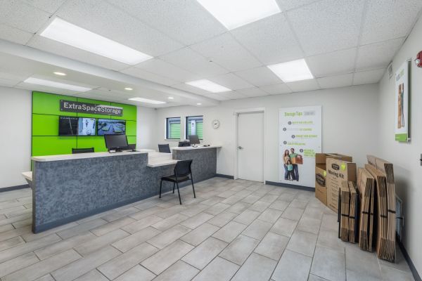 Extra Space Storage - 7965 - Madison - Gallatin Pike - 1210 Gallatin Pike South
