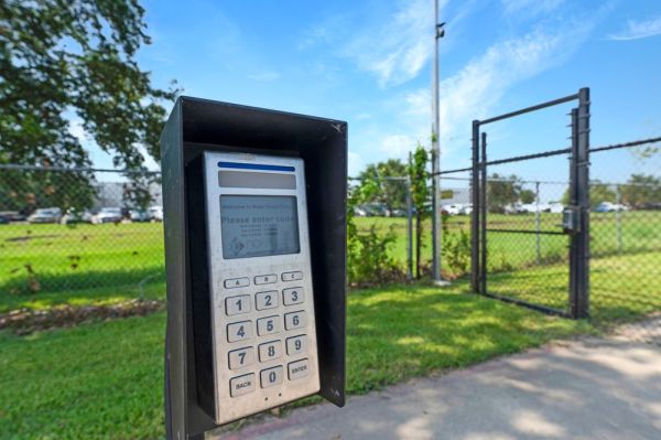 Extra Space Storage - 7983 - Pearland - Main St - 1416 North Main Street