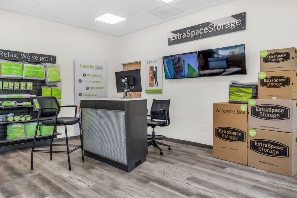 Extra Space Storage - 7990 - Pembroke - Old Oak St - 330 Old Oak Street