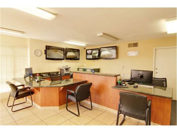 Extra Space Storage - 8015 - Temecula - Overland - 41704 Overland Drive