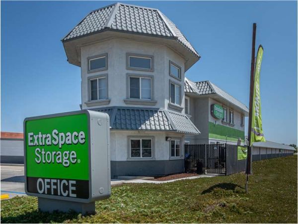 Extra Space Storage - 1112 - Tracy - 787 E 11th St - 787 East 11th Street