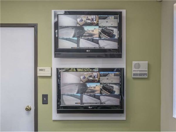 Extra Space Storage - 8067 - Lodi - Cherokee Lane - 600 South Cherokee Lane