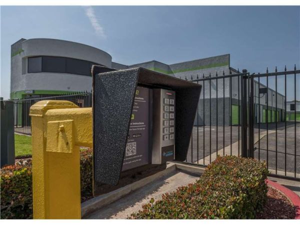 Extra Space Storage - 0396 - Glendora - E Arrow Hwy - 825 East Arrow Highway
