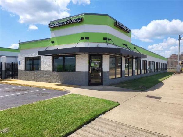 Extra Space Storage - 0903 - Memphis - Union Ave - 395 Union Avenue