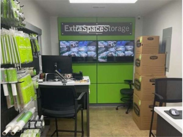 Extra Space Storage - 0951 - Memphis - Union Ave Ext - 2699 Union Avenue Extended
