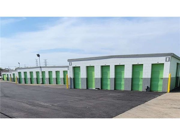 Extra Space Storage - 0952 - Memphis - Charles Bryan Rd - 2124 Charles Bryan Road