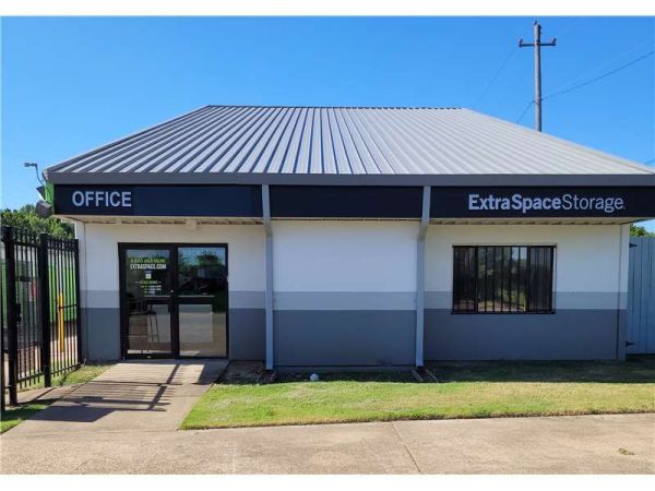 Extra Space Storage - 0133 - Memphis - Gateway Dr - 1235 Gateway Drive