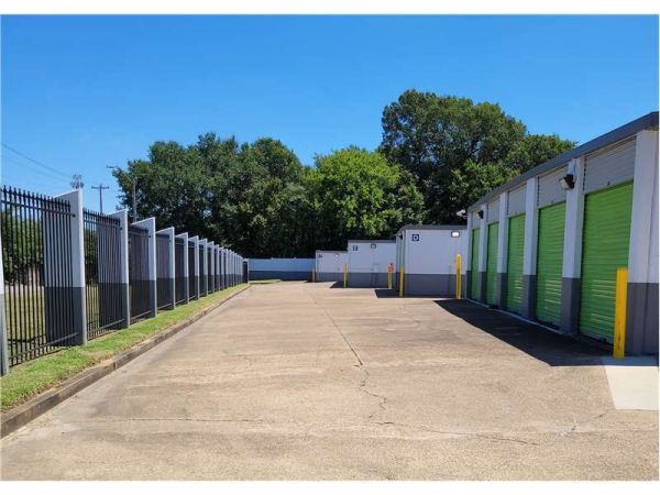 Extra Space Storage - 0133 - Memphis - Gateway Dr - 1235 Gateway Drive