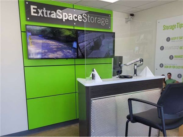 Extra Space Storage - 0371 - Memphis - 5675 Summer Ave - 5675 Summer Avenue