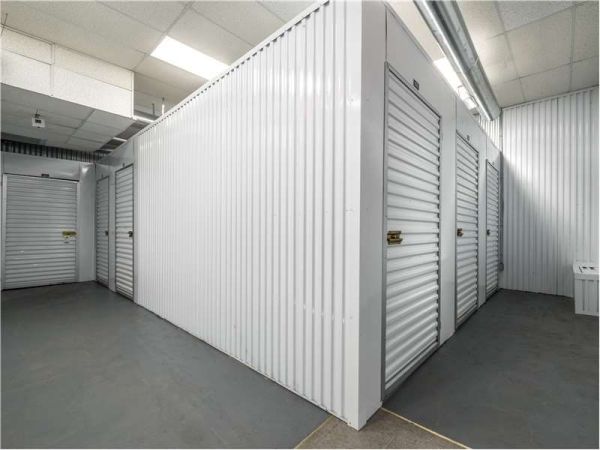 Extra Space Storage - 0371 - Memphis - 5675 Summer Ave - 5675 Summer Avenue