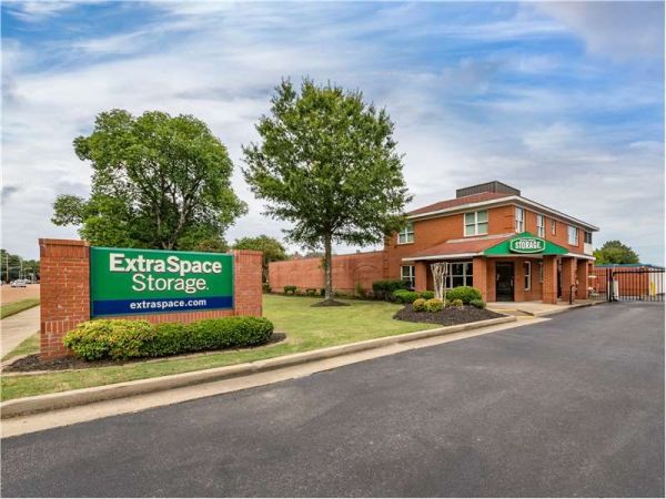 Extra Space Storage - 0382 - Collierville - W Poplar Ave - 2010 West Poplar Avenue