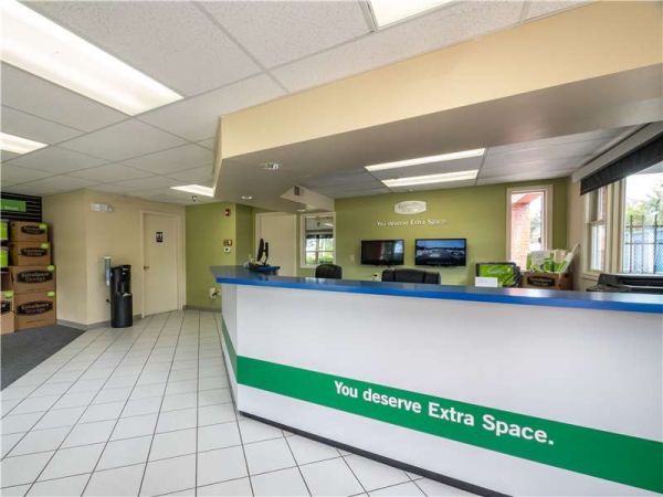 Extra Space Storage - 0382 - Collierville - W Poplar Ave - 2010 West Poplar Avenue