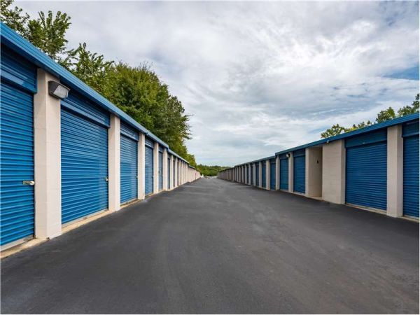 Extra Space Storage - 0382 - Collierville - W Poplar Ave - 2010 West Poplar Avenue