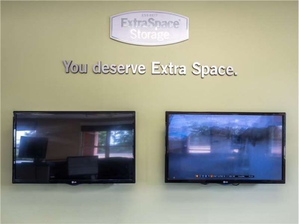 Extra Space Storage - 0382 - Collierville - W Poplar Ave - 2010 West Poplar Avenue