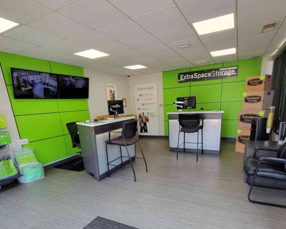 Extra Space Storage - 0800 - Gaithersburg - Earhart Ct - 18920 Earhart Court