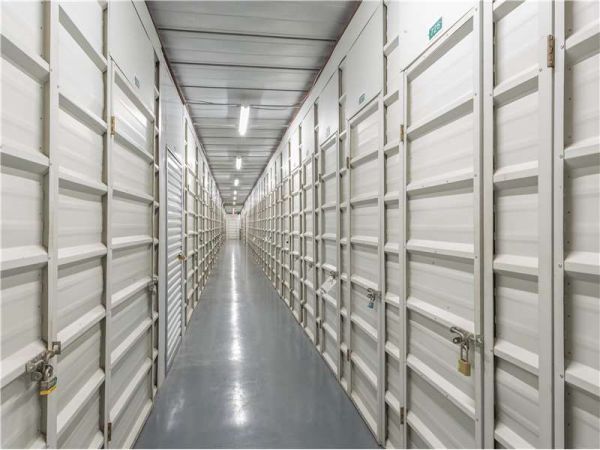 Extra Space Storage - 0800 - Gaithersburg - Earhart Ct - 18920 Earhart Court