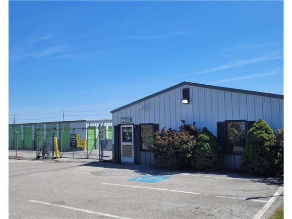 Extra Space Storage - 8229 - York - Vogelsong Rd - 900 Vogelsong Road
