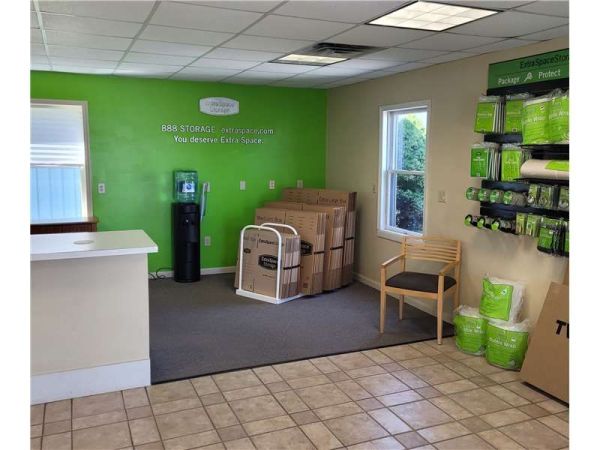 Extra Space Storage - 8229 - York - Vogelsong Rd - 900 Vogelsong Road